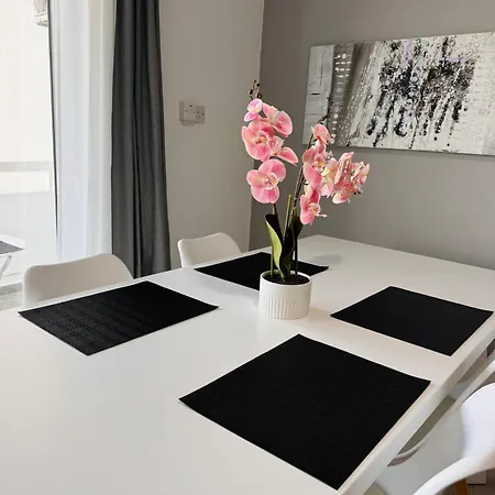 Daire Sea View 3 Bedrooms Limasol